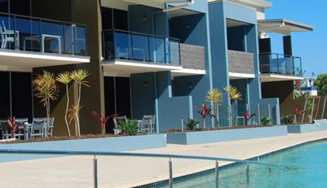 Ramada By Wyndham Hervey Bay Exterior foto The pool at the Mantra on Mooloolaba