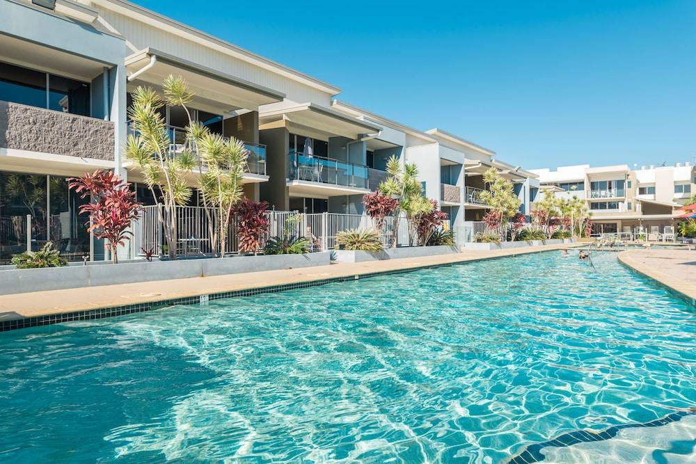 Ramada By Wyndham Hervey Bay Exterior foto The pool at the Mantra on Saltwater Island