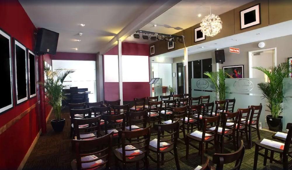 Ramada By Wyndham Hervey Bay Exterior foto The interior of the restaurant